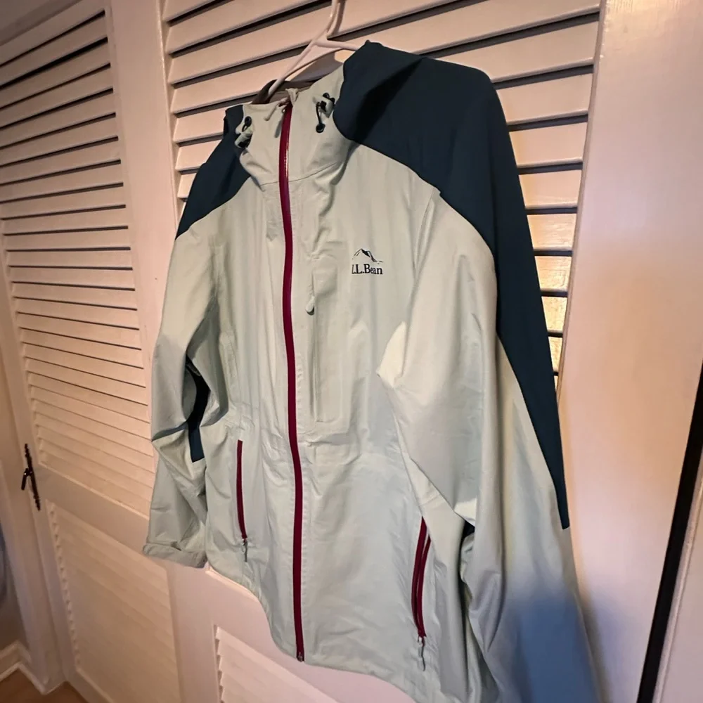 LL Bean women’s raincoat size medium - Picture 2 of 8